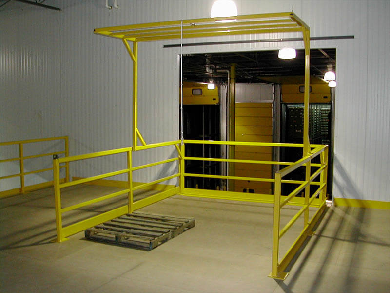 Double pallet pivot gate
